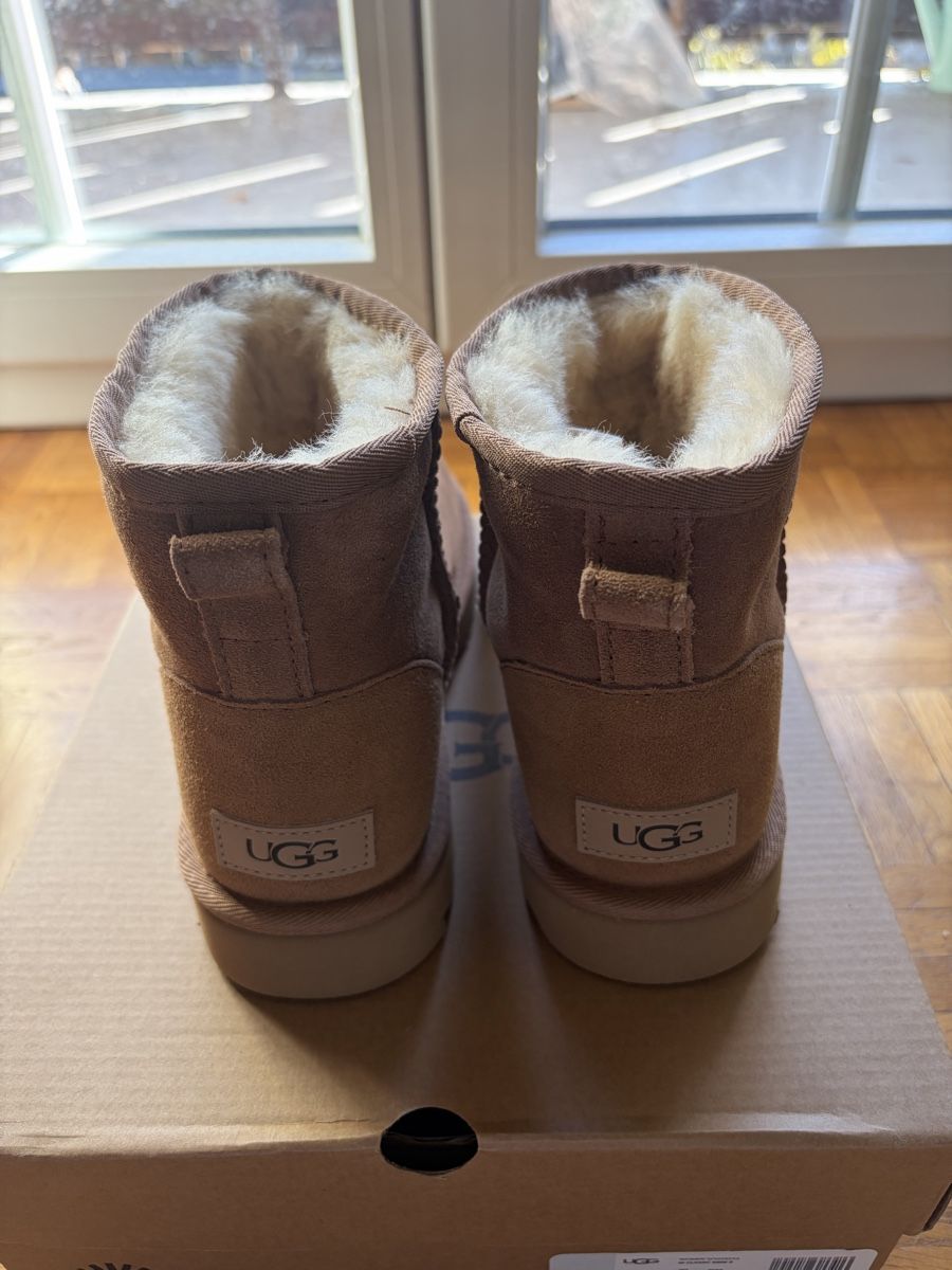 Ugg Chaussures femmes: Ugg Classic Mini 2 taille 40 – Neuf avec emballage d'origine à Perly par Sam.crr 1