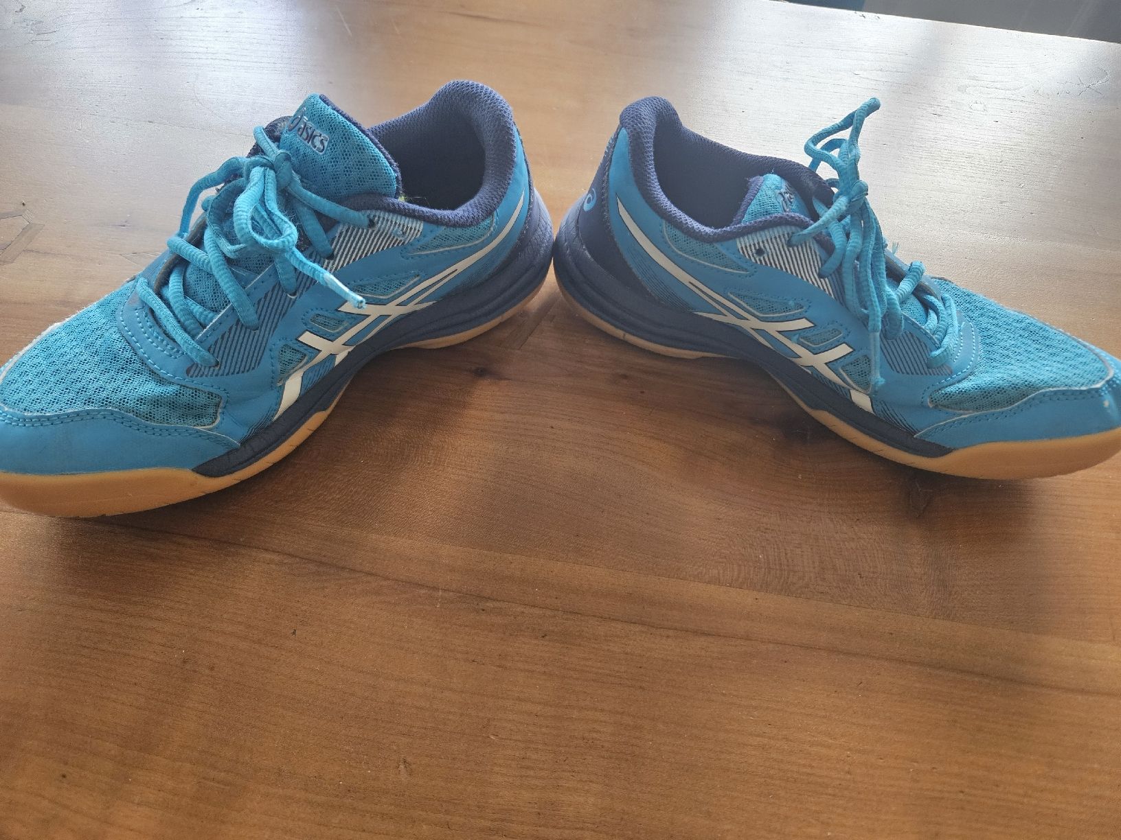 Asics Scarpe per ragazzi: Asics Indoorschuhe, Gr. 37, Türkis – Usato da Niederweningen venduto da FlowerNZL 1