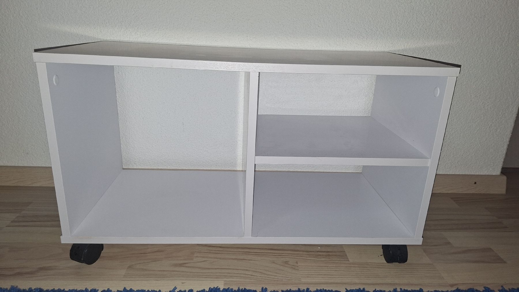 Étagères: Regal mit 3 Fächern weiss gebraucht – D'occasion à Oberembrach par Averell_dalton
