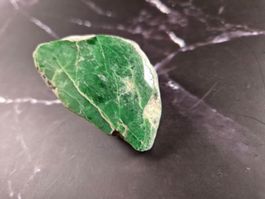 Chrysoprase brute naturelle verte – pierre minérale déco
