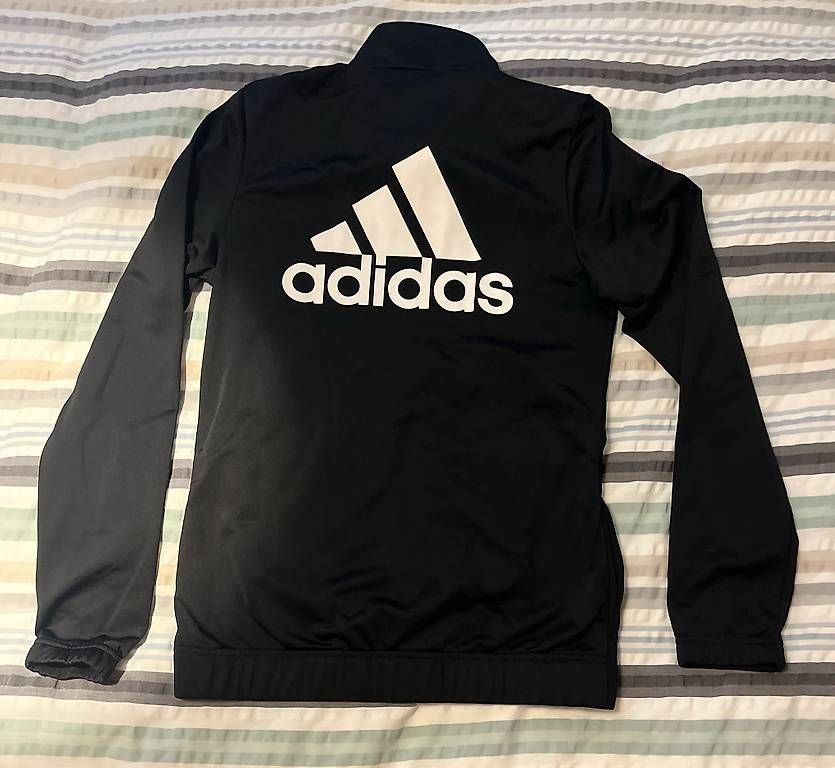Lotti di vestiti: Ensemble Adidas  – Usato da Chavannes-Renens venduto da luc_52p8