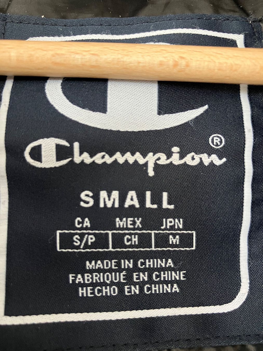 Champion Giacche & Cappotti: Schwarze Champion Pufferjacke Grösse S – Usato da Thalwil venduto da ansae17 2