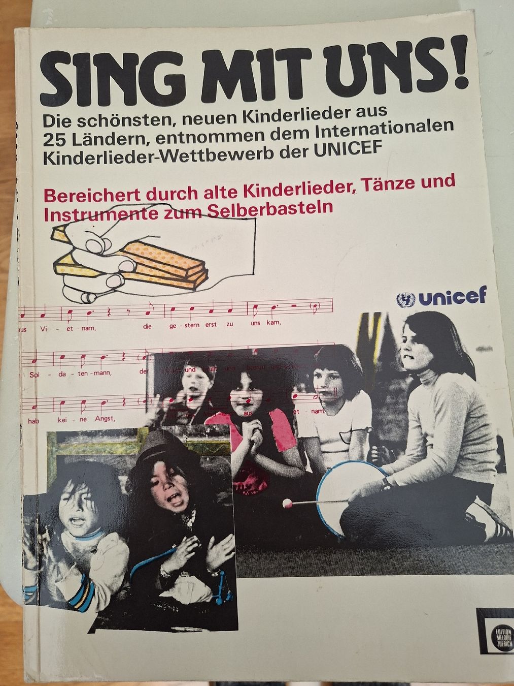 Libri: Sing mit uns! Kinderliederbuch UNICEF von 1982 – Usato da Wetzikon ZH venduto da Wetzithal
