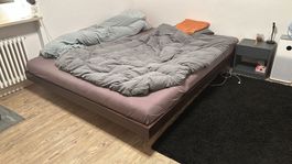 Massivholzbett aus Räuchereiche 140x210cm