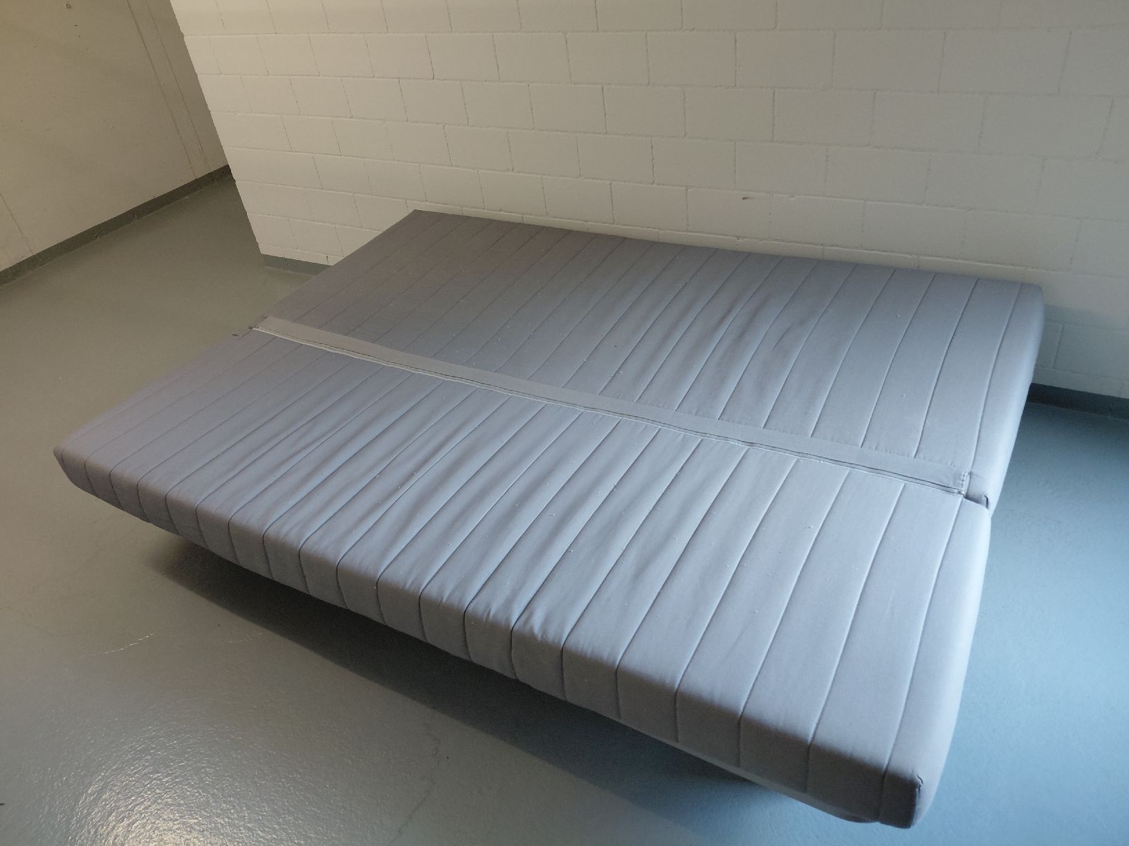 Divani: Sofabett mit Metallrahmen, funktioniert einwandfrei – Usato da Cham venduto da srb_26vq 1