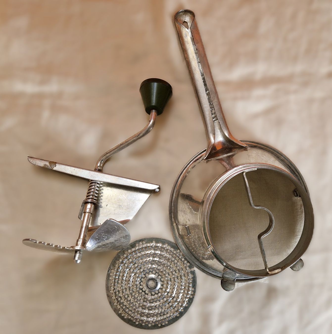 Elettrodomestici da cucina: 2 Anciens "Passetout" / 2 alte "Passetout" – Usato da Villarepos venduto da Discorine07 3