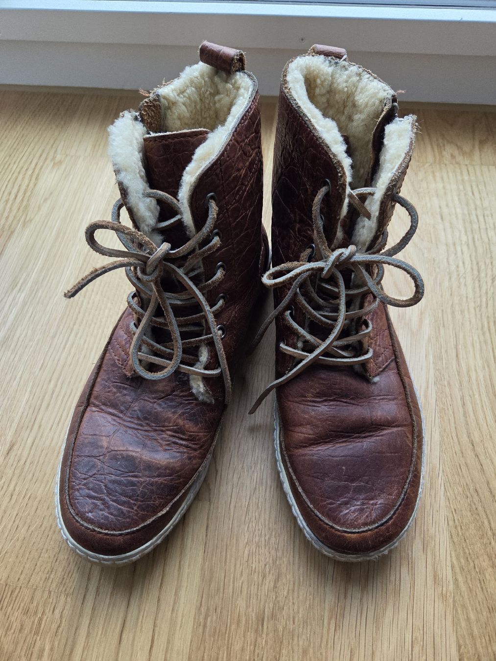 Chaussures femmes: Coole Winterschuhe aus Leder Gr. 37 – D'occasion à Kriens par ..stx..