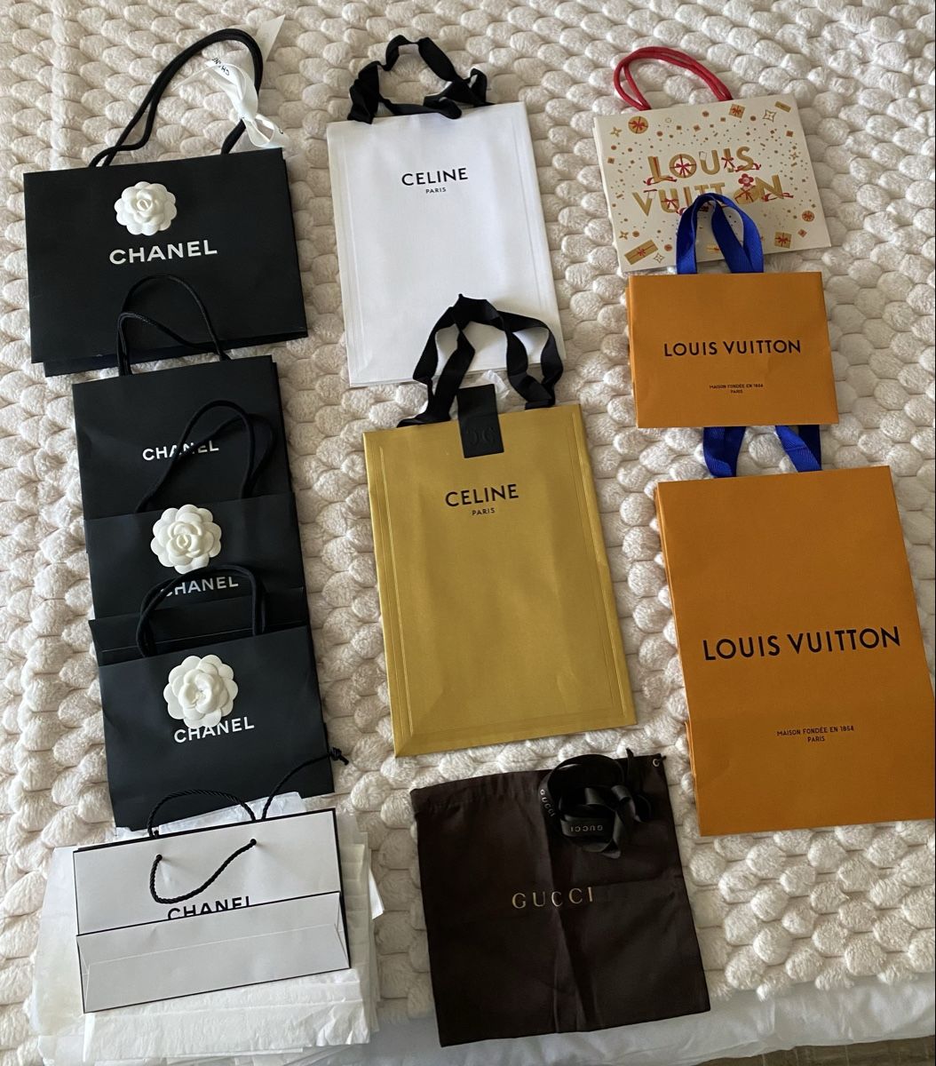 Carta: Sacs papier Chanel, Louis Vuitton, Celine – Nuovo (secondo la descrizione) da Corsier GE venduto da tanamera