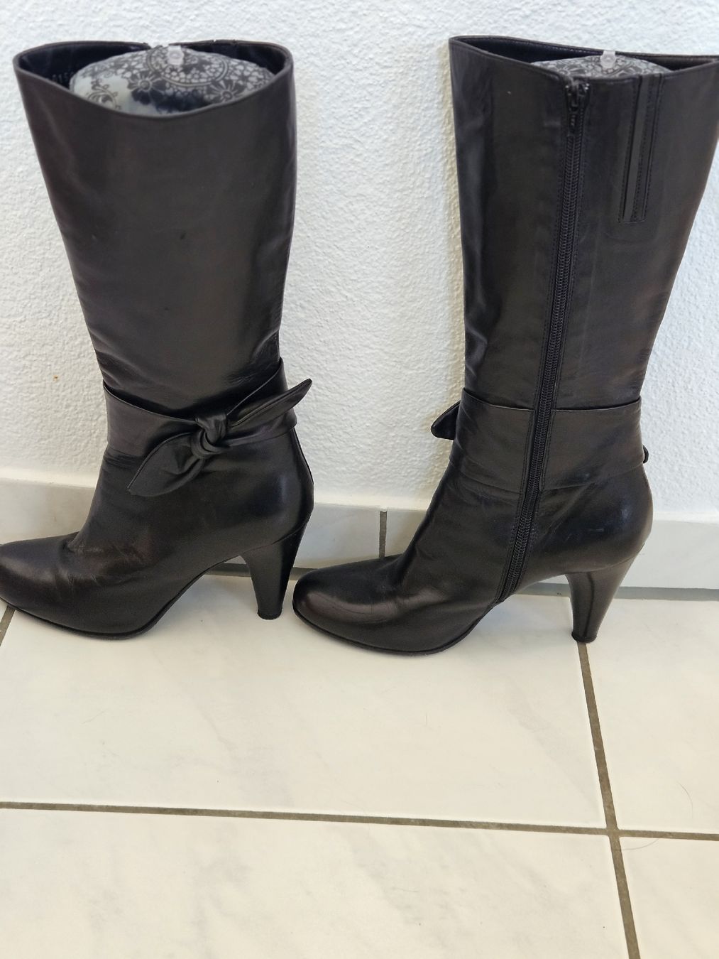 Chaussures femmes: Schwarze Stiefel – D'occasion à Ebikon par SecondChance_byM