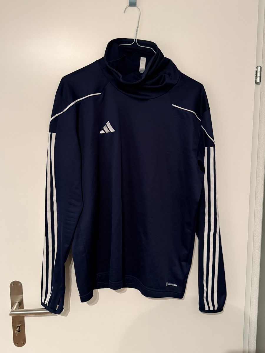 Adidas Pulls & Sweat-shirts: Adidas Trainingssweater L – D'occasion à Zürich par Chriscs17