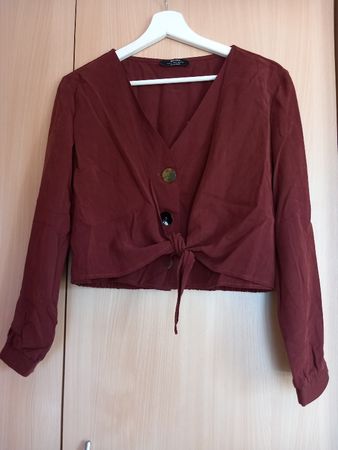Top/ Pull court Bershka marron