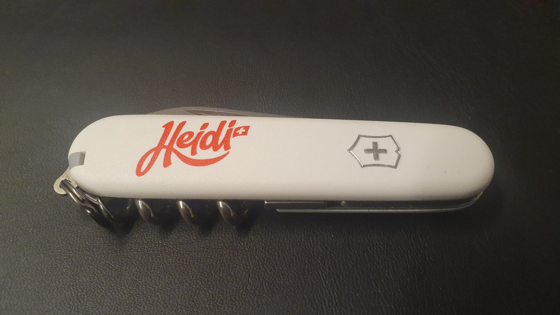 Victorinox Coltelli tascabile: 4 Victorinox Taschenmesser mit Logo – Nuovo (secondo la descrizione) da Härkingen venduto da MarianneSi