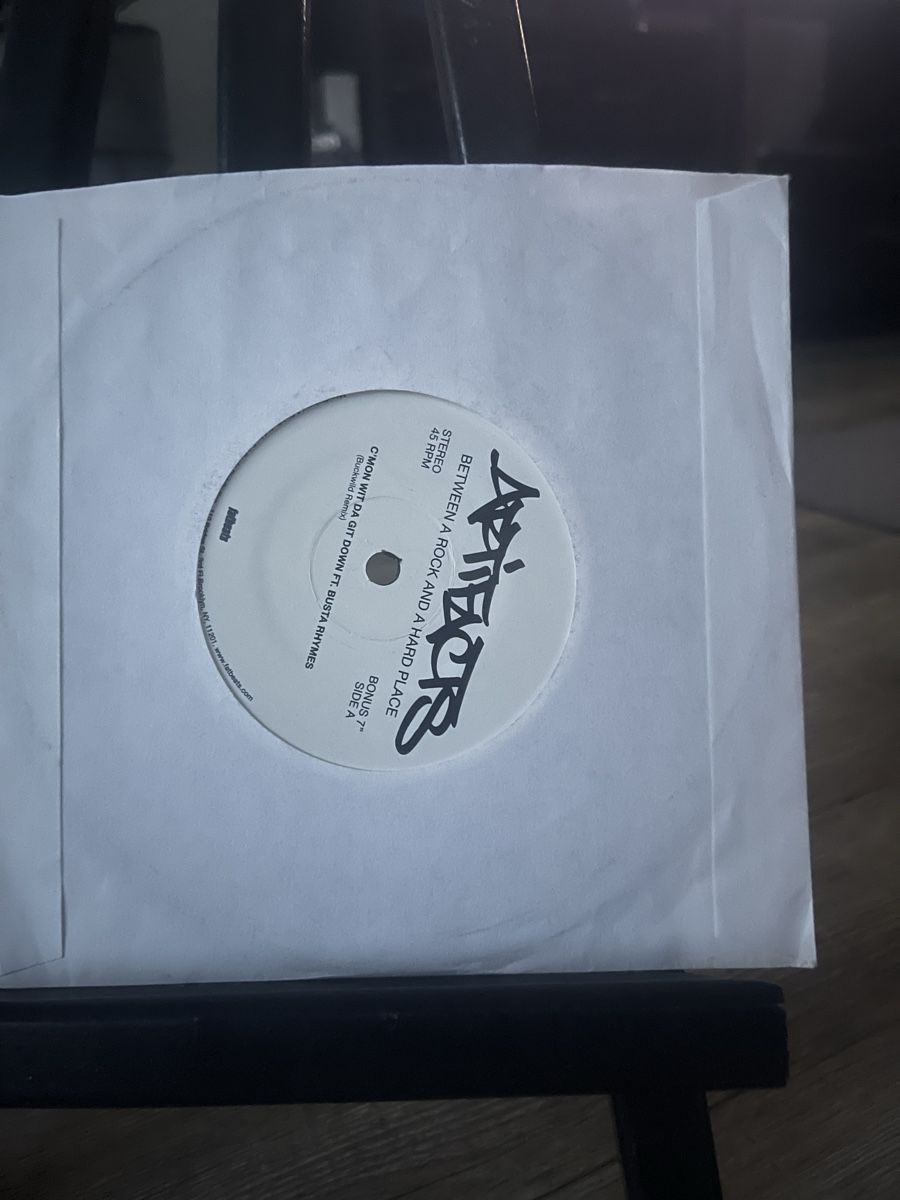 Dischi in vinile: Artifacts / Between a Rock inkl 7 Inch  – Nuovo (secondo la descrizione) da Dagmersellen venduto da stonefinger 3