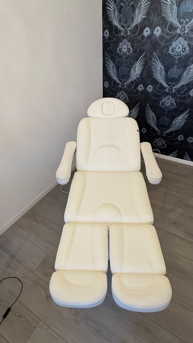 Fauteuils de soin:  Lit esthétique électrique professionnel – Neuf (Voir description) à Biel/Bienne par christellede