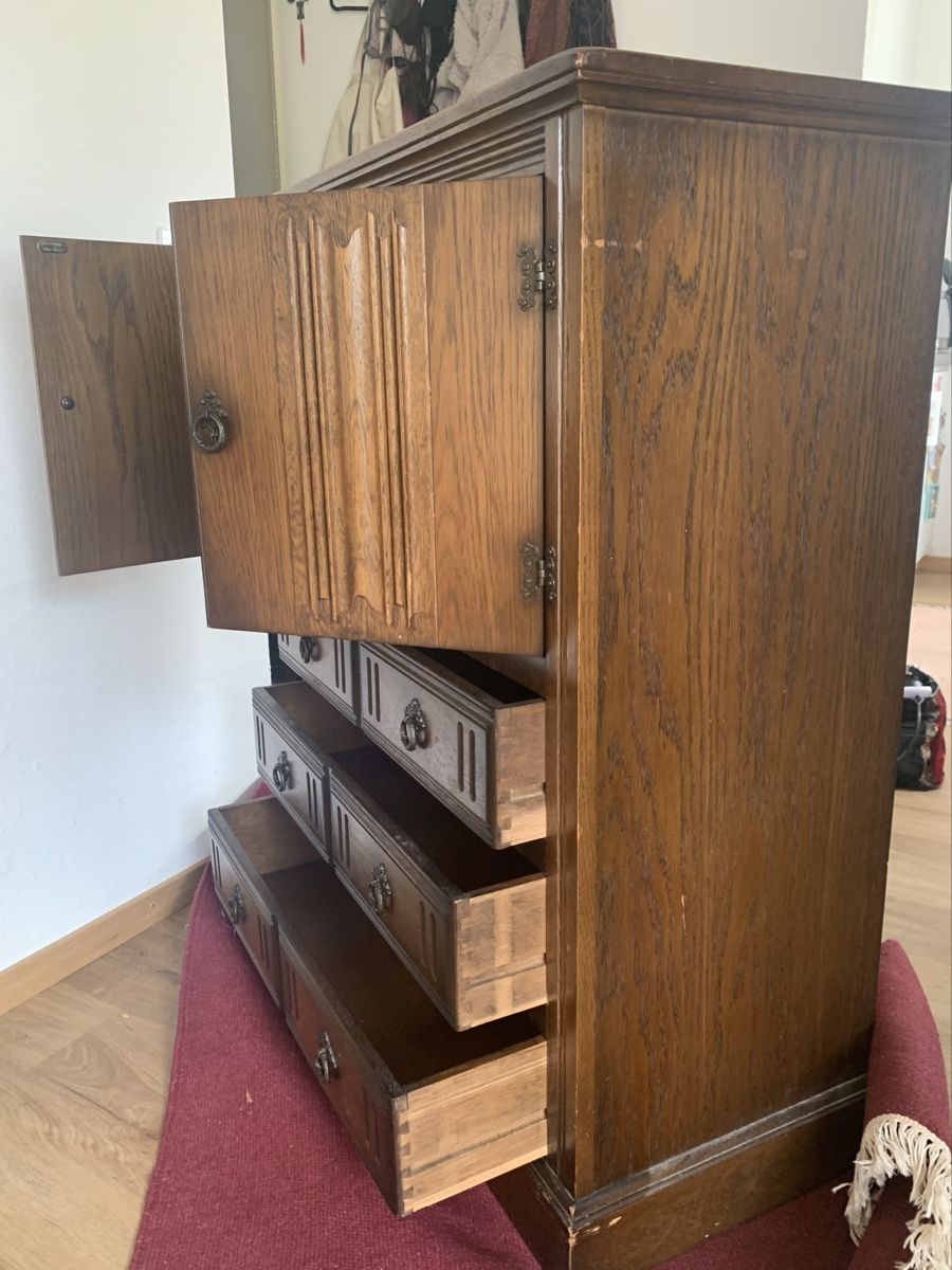 Commodes: Holzkommode mit Metallgriffen – D'occasion à Bern par francescaesca 4