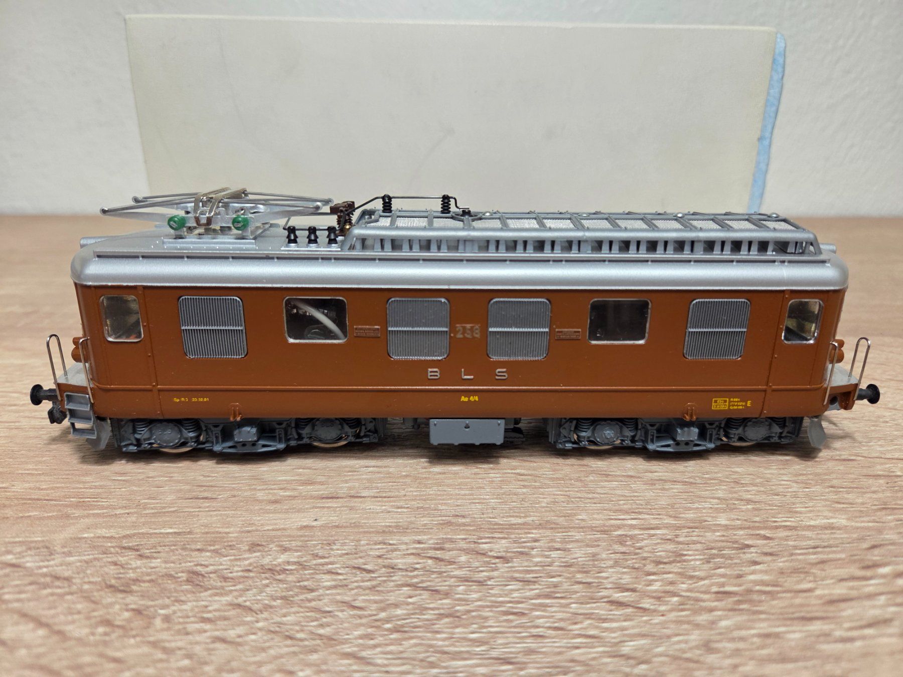 Modelleisenbahnen: EMAG E-Lok 258 Ae 4/4 BLS H0 – Gebraucht aus St-Aubin-Sauges von Lo_Go