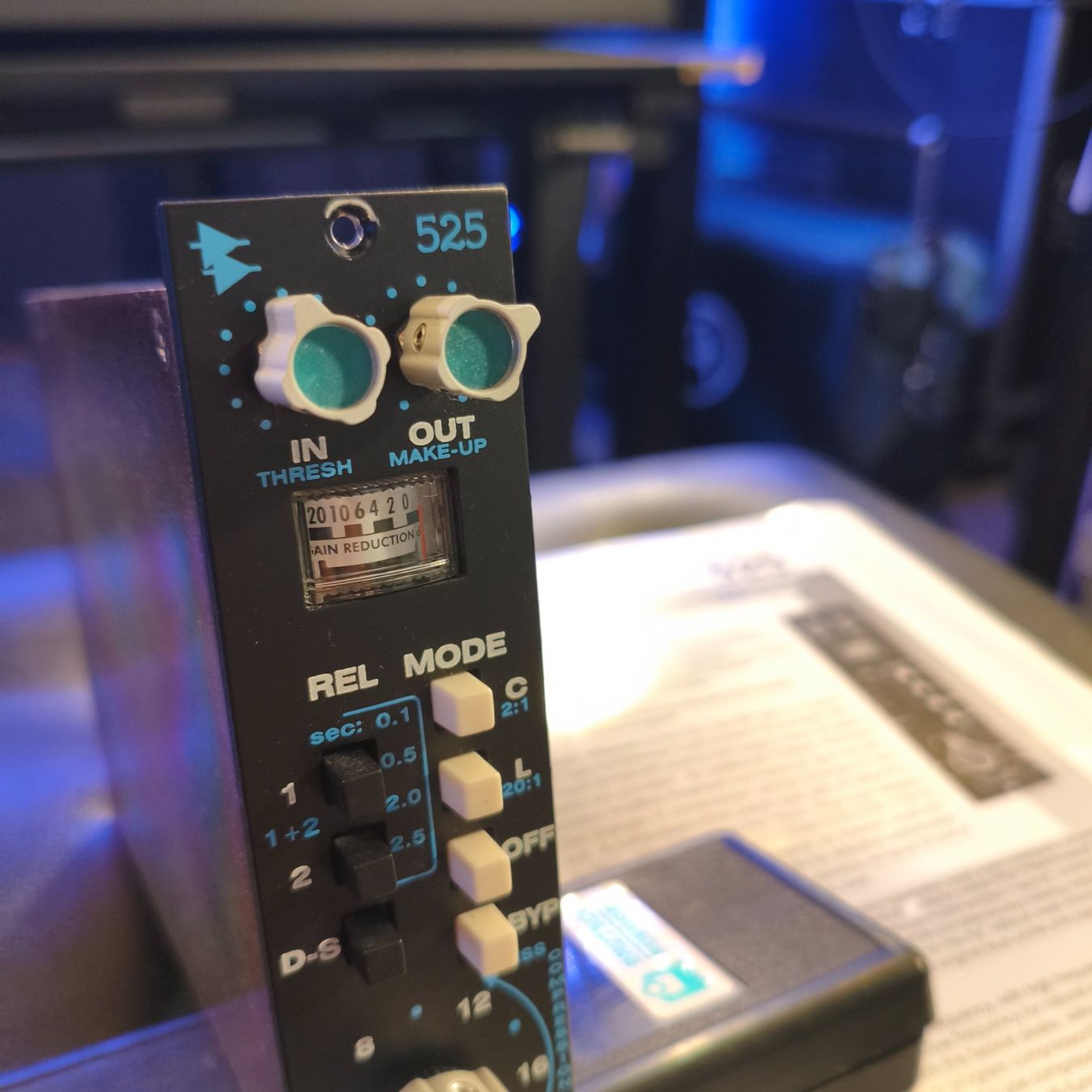 Instruments de musique: API 525 reissue, Highend Kompressor, Originalanleitung – D'occasion à Dietikon par Deft_bonz 3