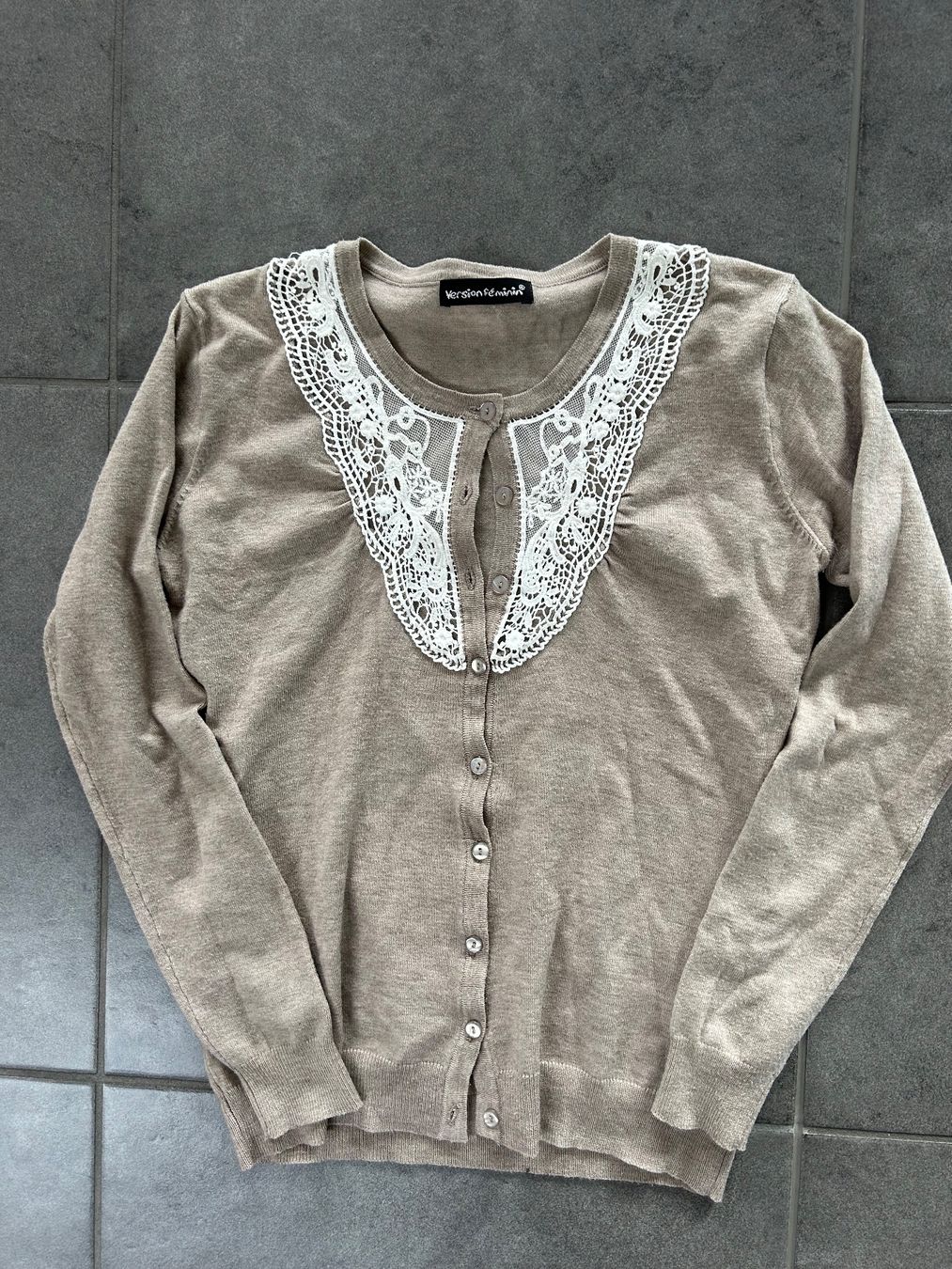 Maglioni & Felpe: Strickjacke mit Spitzenkragen Gr. XS beige – Usato da Wohlen b. Bern venduto da Beppe99