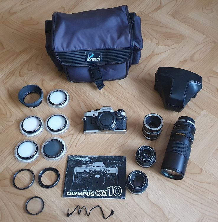 Lot comprenant un appareil photo argentique Olympus OM10 ... - 82808337-135