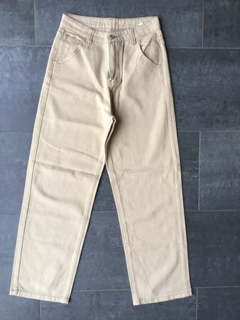 Jean beige coupe ample, idéal pour le printemps!