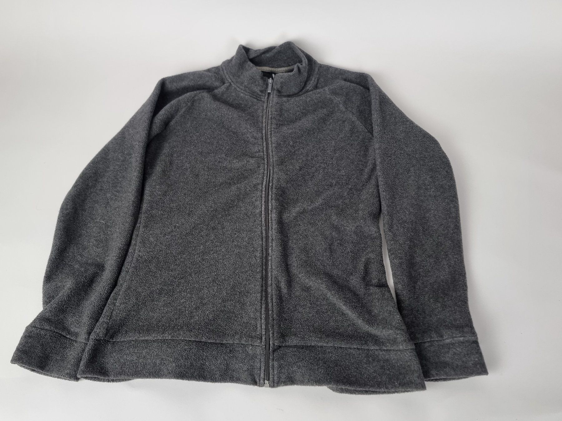 Maglioni & Felpe: Grauer Faserpelz Pullover – Usato da Urtenen-Schönbühl venduto da Restwert_Schoenbuehl 3