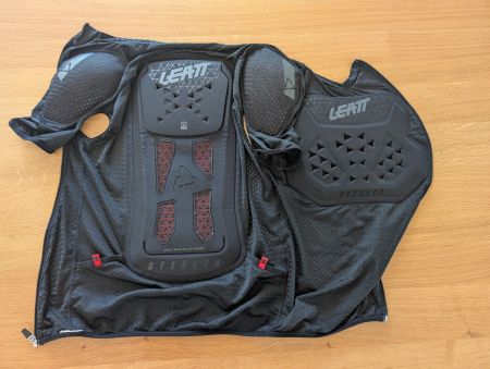 Leatt AirFlex Stealth - M