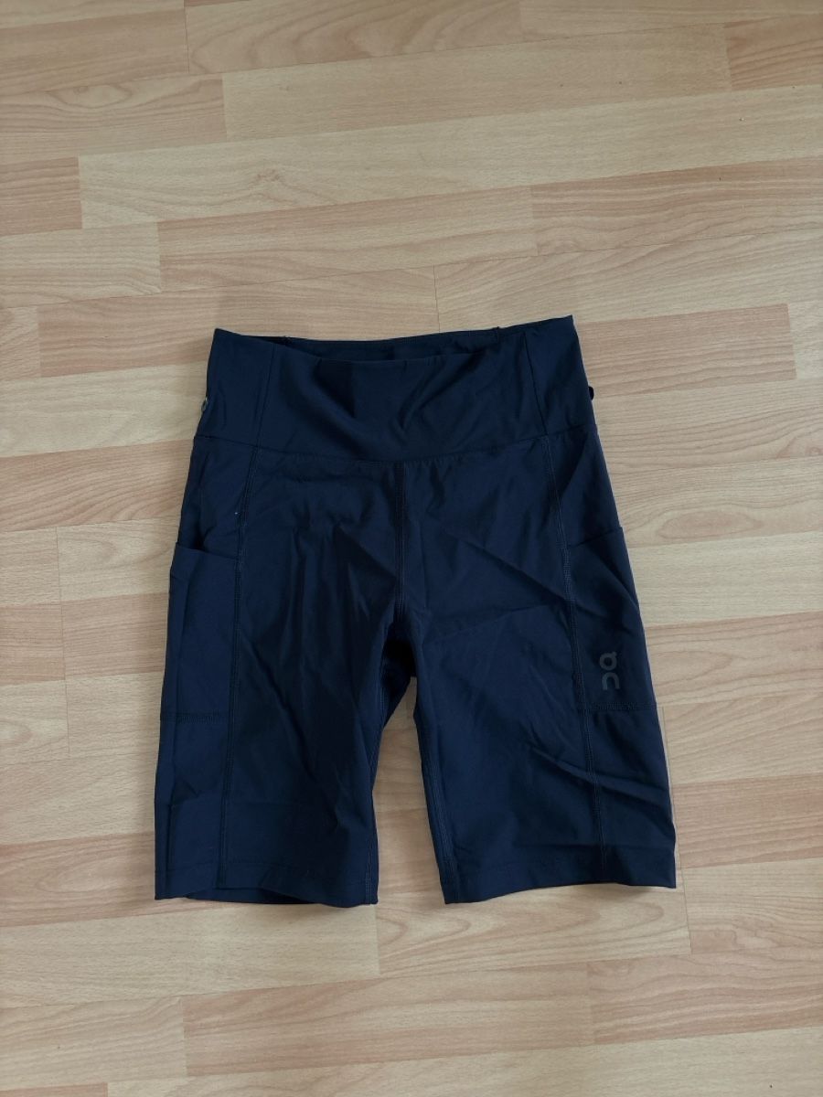 Leggings: On running - active shorts  – Usato da Zürich venduto da Hanna-Hadorn