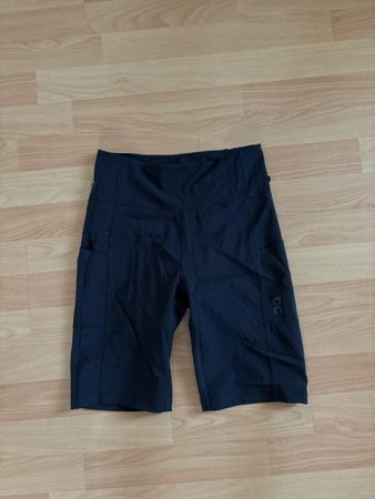 On running - active shorts 