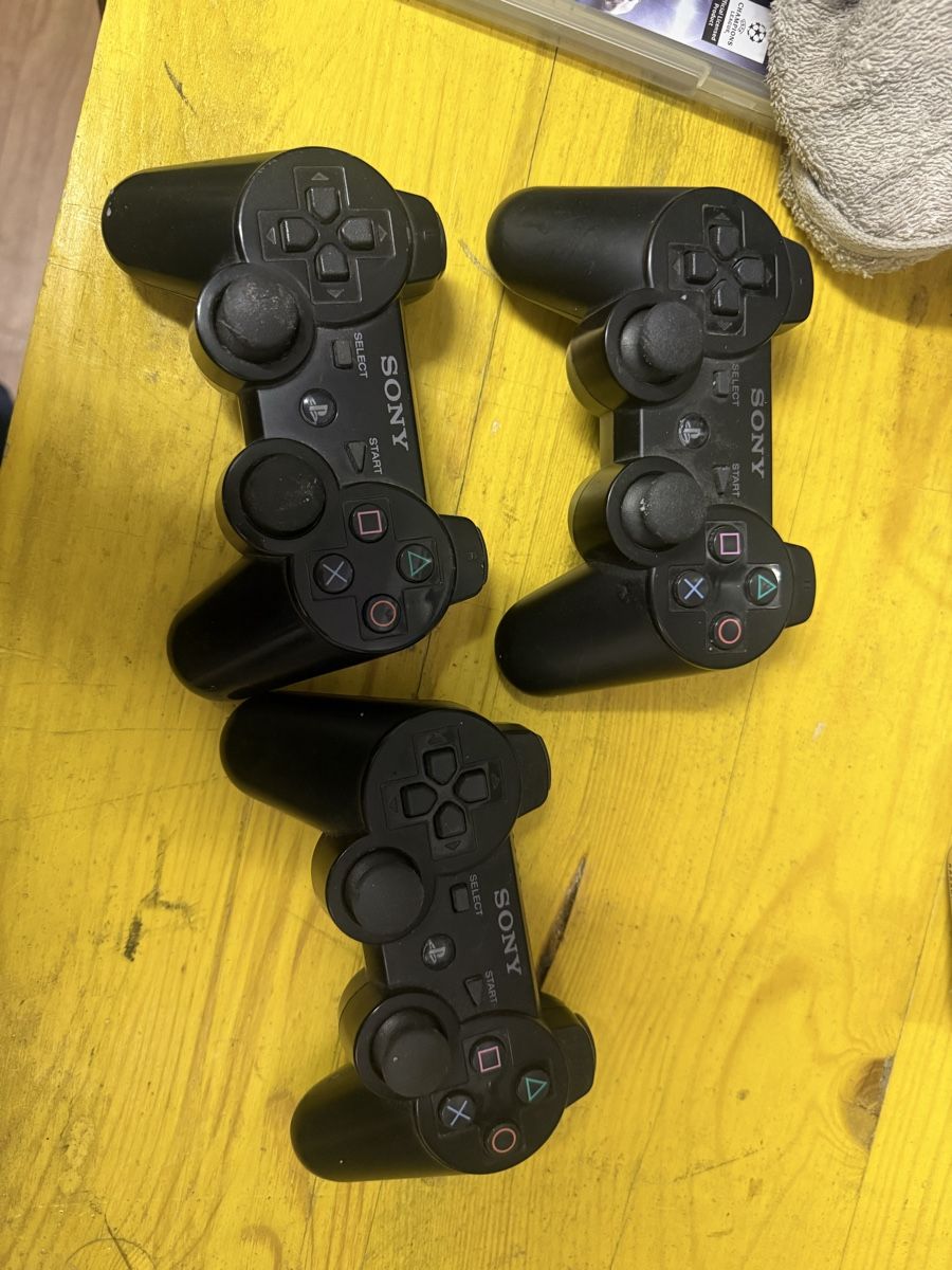 Sony Manettes: Sony PlayStation 3 Controller gebraucht 3 Stk – D'occasion à Thürnen par mah_6yvz 1