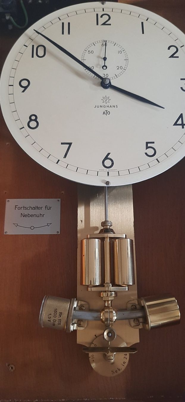 Junghans Orologi da terra & Orologi da parete: ATO Junghans (Mutteruhr) – Usato da Uhwiesen venduto da Timtim 2