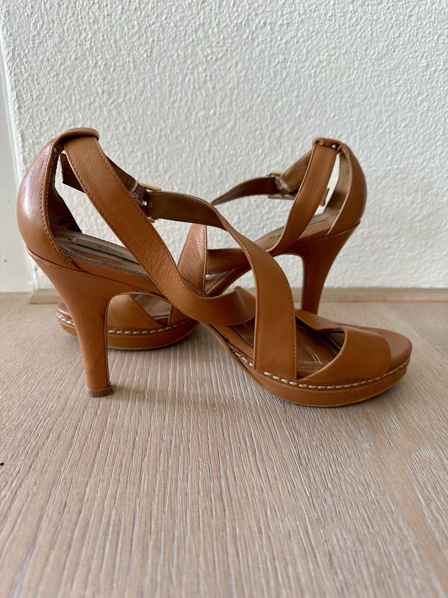 Zara Scarpe da donna: Zara tan leather cross-strap sandals – Usato da Horgen venduto da cfedier2212 2