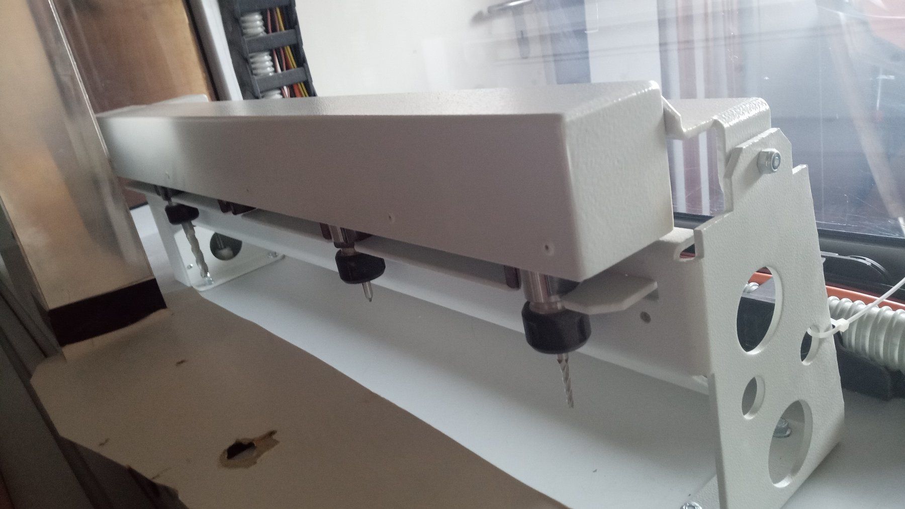 Tutte le macchine: Isel CNC Fräsmaschine mit Schutzhaube – Usato da Triesenberg venduto da moonrake 2