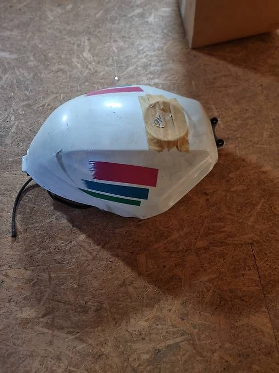 Accessori per altri veicoli: Tank CBR 1000 jg 99 – Usato da Aedermannsdorf venduto da Automarkt 2