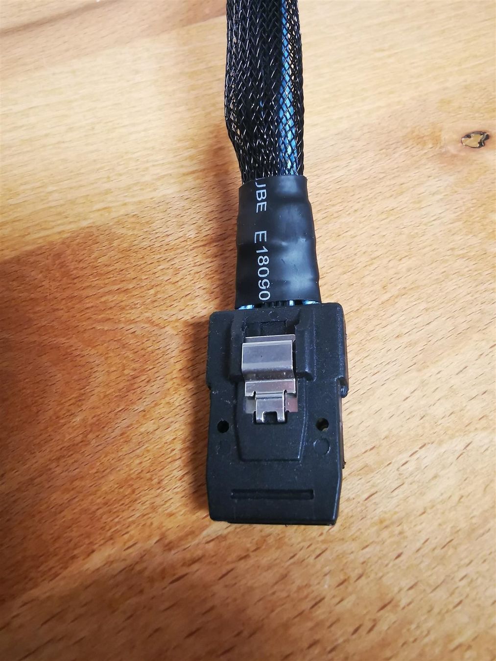 Kabel: HP MINI SAS TO MINI SAS 33IN CABLE ASSY – Gebraucht aus Buchs ZH von Sutoris 1