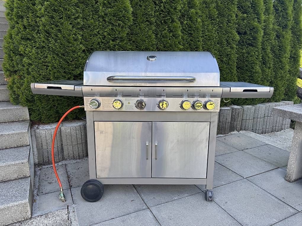 Grills: Gasgrill Edelstahl mit 6+1 Brenner – Gebraucht aus Hasle LU von FvF