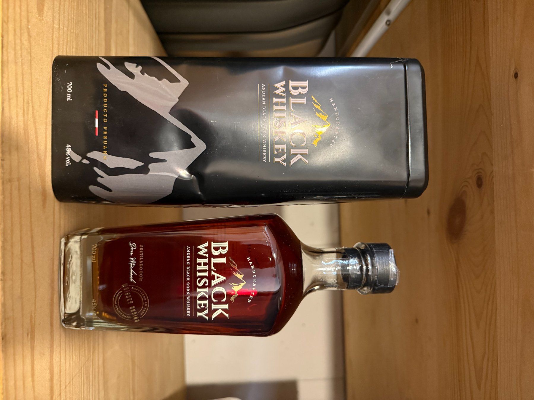 Bevande alcoliche: Black Whiskey Andean Black Corn Whiskey Peru – Nuovo e nell'imballaggio originale da Zürich venduto da Nistel