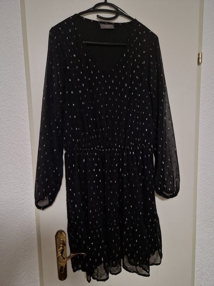 Kleider: Damen Kleid M/L – Gebraucht aus Tägerwilen von makcode09