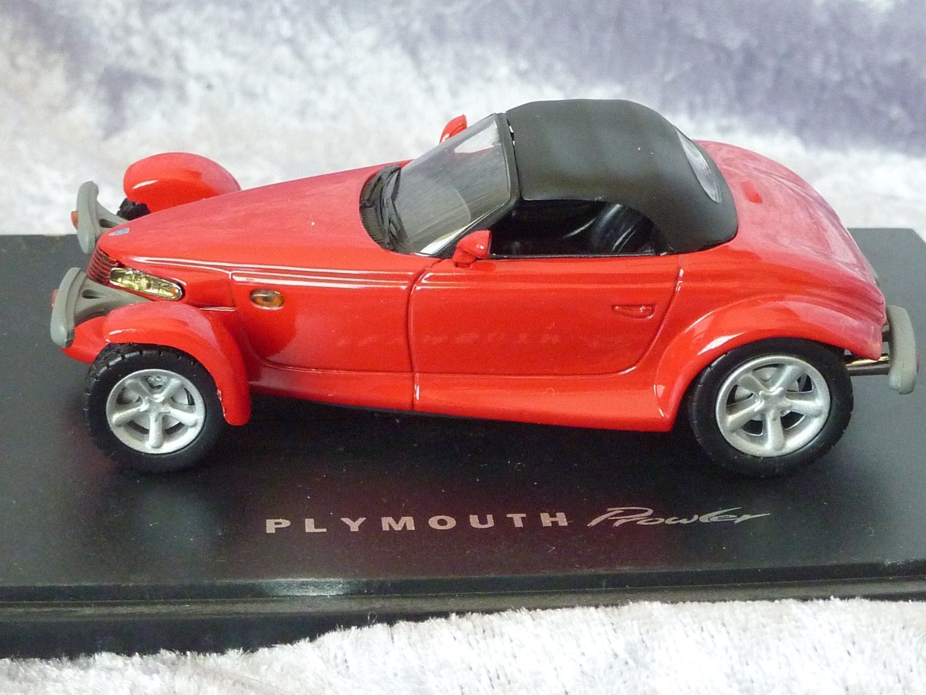 Dodge Modellini d'auto: Plymouth Prowler red  1:43 – Nuovo e nell'imballaggio originale da Dürrenäsch venduto da modellautos4you 1