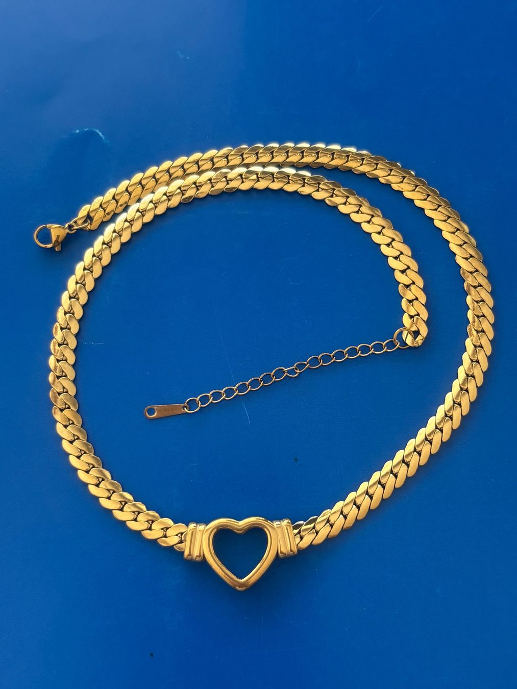 Catenine: Luxus Elegante Edelsthal Kette Farbe : Gold – Nuovo (secondo la descrizione) da Biel-Bienne venduto da Roserosse13