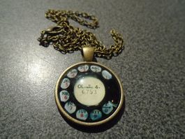 Kette broncefarbig, Medaillon Telefonwählscheibe