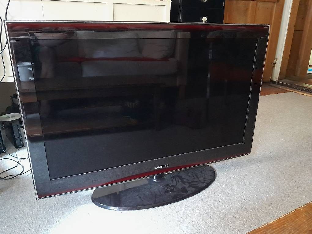 Samsung Fernseher: Samsung LCD 40 Zoll gebraucht – Gebraucht aus Meikirch von tschupaco
