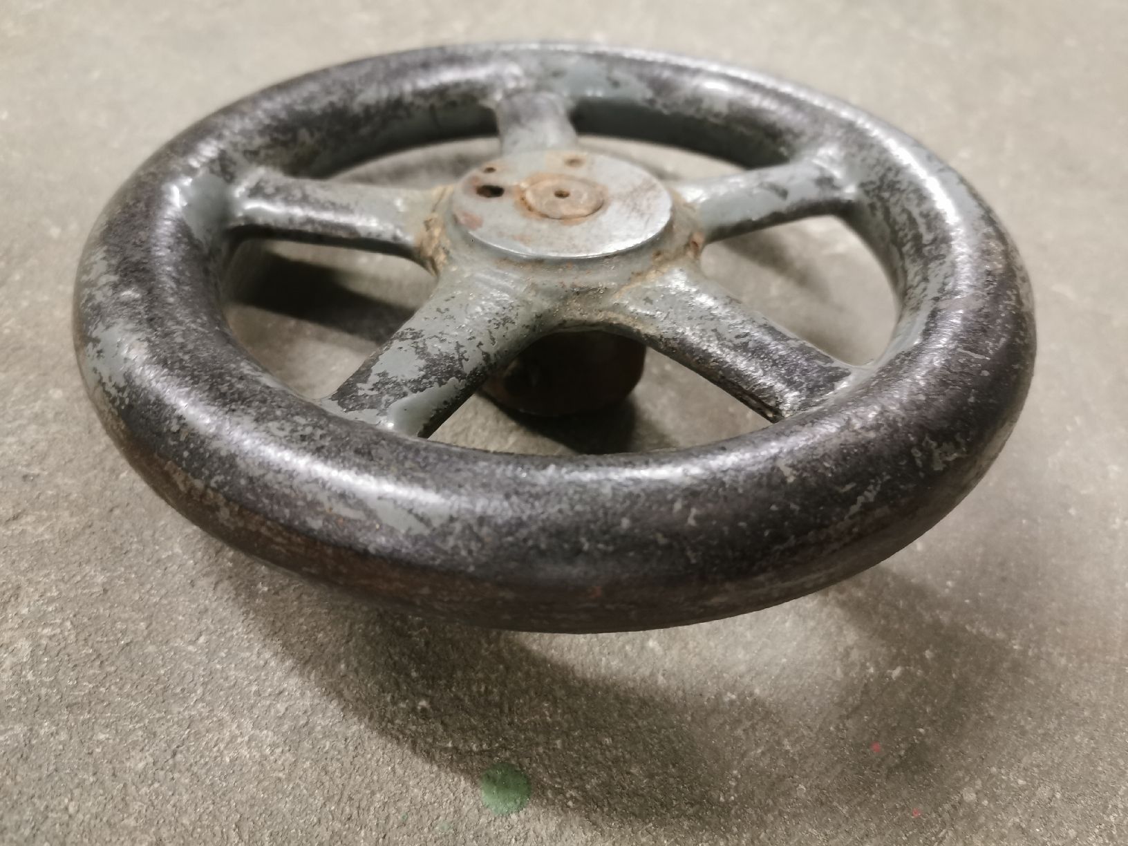 Altro per industria metallurgica: Handrad einer antiken Maschine – Usato da Villnachern venduto da hasta08
