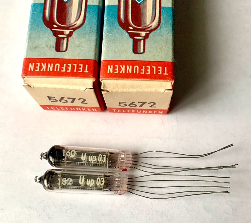 2 Röhren / Radioröhren 5672 / CV2238 (Endstufe), Telefunken (Neu ...