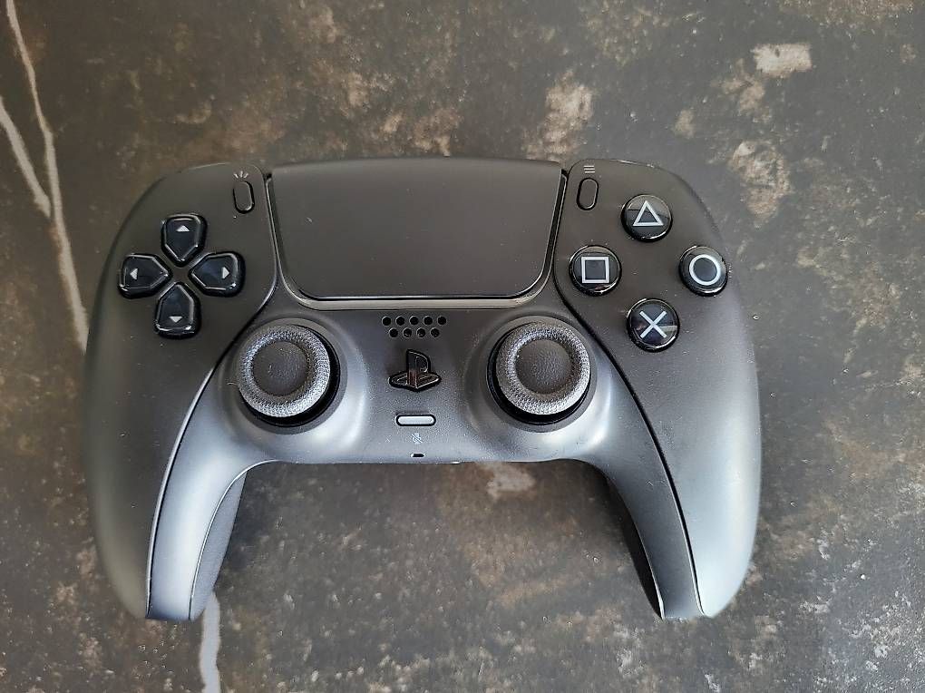 Manettes: Manette PS5 noire – D'occasion à Belmont-Lausanne par gsalerno