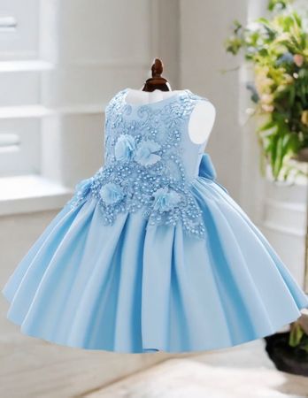 Neues Prinzessinnenkleid Gr. 110 mit Diadem