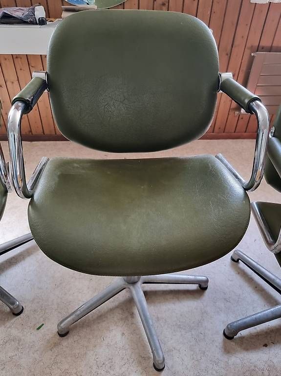 Stühle: 5 alte Coiffeur Stühle – Gebraucht aus Reinach AG von Suzuki34 2