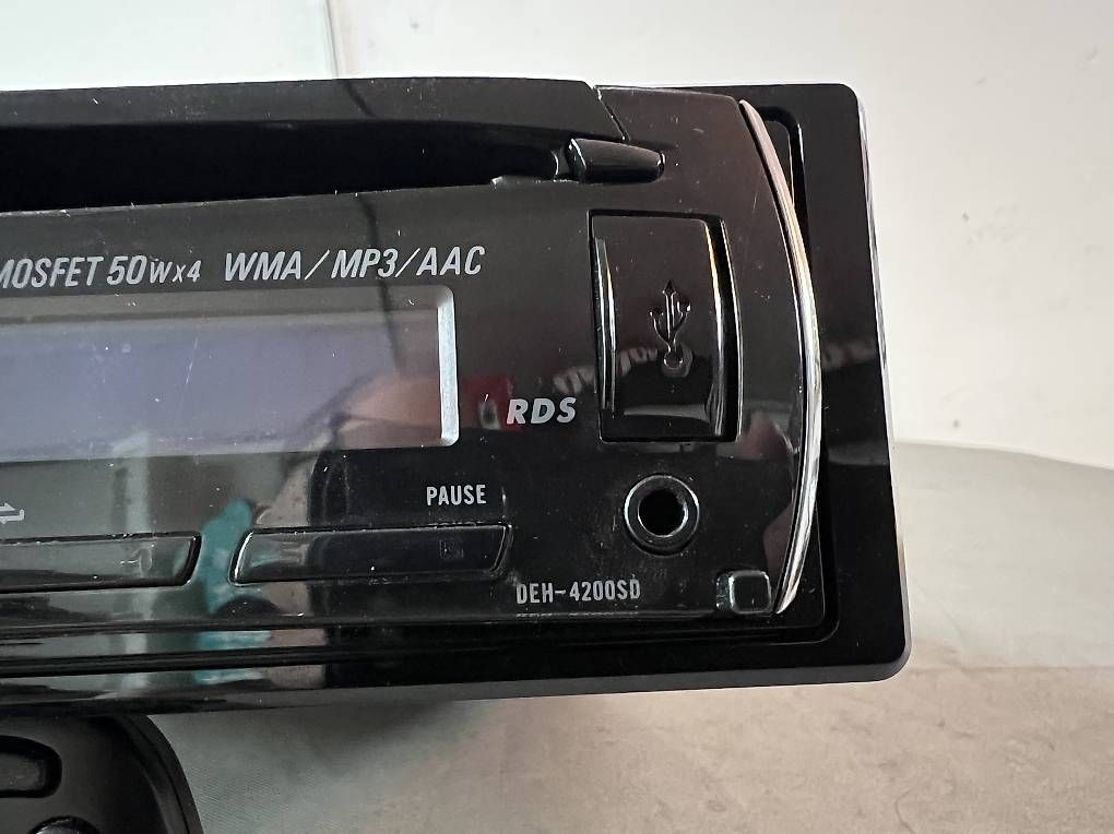 Radio: Pioneer DEH 4200 SD – Usato da Vuarmarens venduto da Splitdeluxe 1