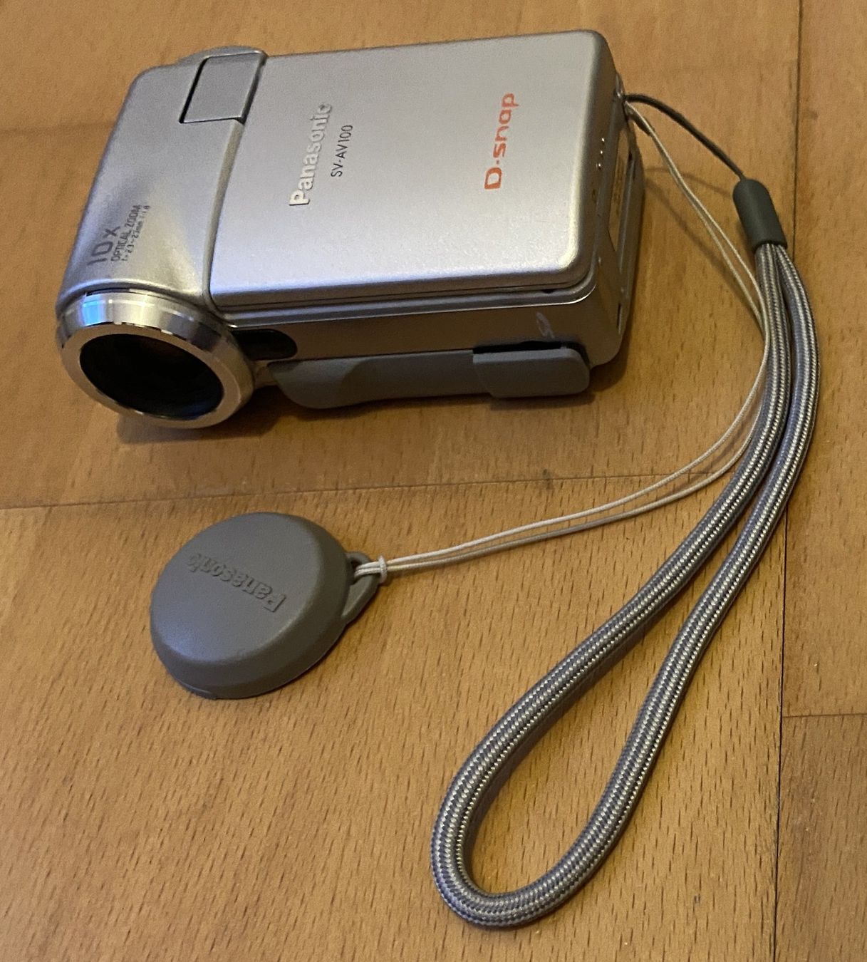 Panasonic Caméscopes: Panasonic Camera SV-AV100 – Défectueux à Safenwil par Thoren196168 2