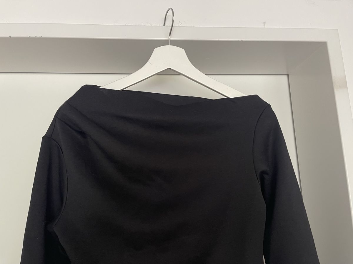 H&M Top: Schwarzes Top mit asymetrischem Ausschnitt Grösse S – Usato da Bremgarten AG venduto da arl_8nbf 1