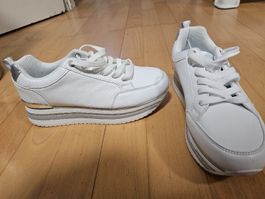 Weisse Sneakers mit Plateausohle, Grösse 38. Neu!